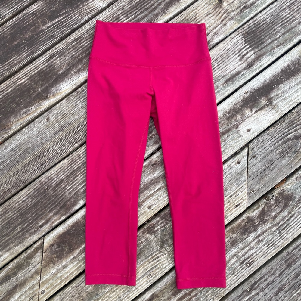 Lululemon Raspberry Capri Leggings - Size 8 - Picture 10 of 10